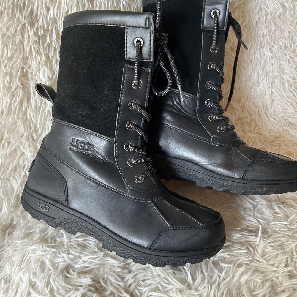 UGG  leather suede bootie black lace up Sz 5 1005582k🔥